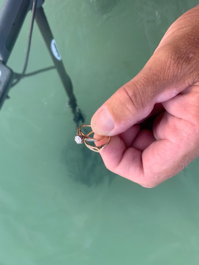 lost gold diamond rings at beach found